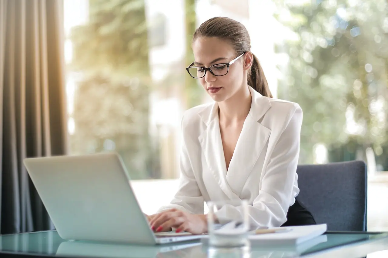 girl working on laptop